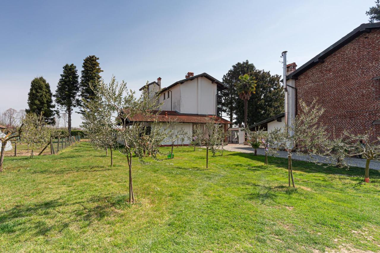 Bed and Breakfast Cascina Cattabreghetta Pombia Exterior foto